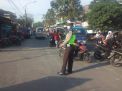 Polsek Asemrowo Laksanakan Pengaturan Sore Rutin di Titik Rawan Macet