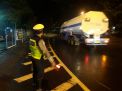 Satlantas Polres Pelabuhan Tanjung Perak Atur Lalu Lintas Malam