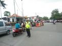 Polsek Asemrowo Lakukan Pengaturan Sore Bantu Kepulangan Pekerja
