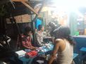 Babinkamtibmas Dupak Sambang Warung Giras, Titip Pesan Kamtibmas