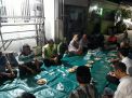 Cangkrukan Bersama Warga, Babinkamtibmas Polsek Kenjeran Sampaikan Waspada 3C & Jaga Kerukunan