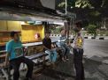Cegah Penyebaran Corona, Babinkamtibmas Takal Kedinding Ingatkan Warga Untuk Selalu Gunakan Masker