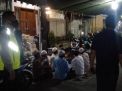 Personil Polsek Semampir Bubarkan Kegiatan Tahlilan Untuk Cegah Penularan Vius Corona