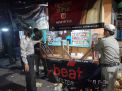 Babinkamtibmas Sidotopo & Satpol PP Patroli di Warung-Warung, Tegakkan Aturan Jam Malam
