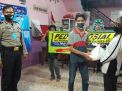 Panit Binmas Polsek Asemrowo Amankan Pembagian Sembako Gratis
