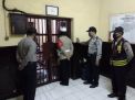 Cegah Tahanan Melarikan Diri, Polsek Pabean Cantikan Lakukan Pengecekan Setiap Hari