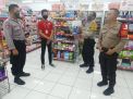 Patroli Mini Market, Polsek Krembangan Sampaikan Waspada Uang Palsu