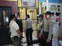Polsek Asemrowo Cegah Tahanan Melarikan Diri Dengan Rutin Melakukan Pengecekan Pagi & Malam