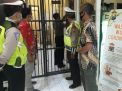 Antisipasi Barang Terlarang, Polsek Asemrowo Lakukan Pengecekan Ruang Tahanan