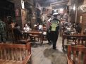 Polsek Krembangan Bersama Anggota Koramil Lakukan Operasi Yustisi PPKM di Warkop & Cafe