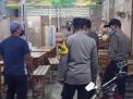 Polsek Asemrowo Gelar Operasi Jam Malam, Sasar Warkop-Warkop Untuk Tekan Penyebaran Covid-19