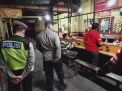 Polsek Krembangan Gelar Operasi Jam Malam Sesuai PPKM Darurat, Sasar Warung-Warung