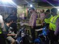 Polsek Krembangan Gelar Operasi Jam Malam, Sasar Warung & Toko Untuk Bubarkan Kerumunan