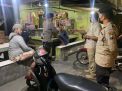 Polsek Krembangan Laksanakan Operasi Jam Malam, Sasar Toko & PKL