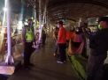 Polsek Semampir Bersama Gabungan Instansi Samping Laksanakan Operasi Jam Malam, Sasar Warung & Kios