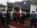 Gelar Sholat Tarawih Berjamaah di Masjid Polres Tanjung Perak