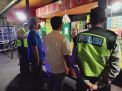 Polsek Krembangan Gelar Operasi Pemberlakuan Jam Malam, Sasar Warung-Warung