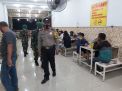 Polsek Krembangan Lakukan Operasi Yustisi Protokol Kesehatan di Warkop-Warkop Pada Malam Hari