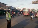 Satlantas Polres Tanjung Perak Atur Lalu Lintas Sore di Jalan Margomulyo