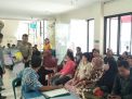 Panit Binmas Polsek Asemrowo Sosialisasikan Pendaftaran SIPSS ke Pasien Puskesmas