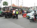 Unit Lantas Polsek Asemrowo Gelar Pengaturan Pagi di Jalan Tambak Mayor