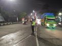 Satlantas Polres Tanjung Perak Atur Lalu Lintas Malam Cegah Macet & Laka