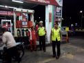 Polsek Pabean Cantikan Patroli Malam di SPBU, Sampaikan Pesan Waspada Uang Palsu
