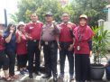 Peringati Hari Bumi, Babinkamtibmas Krembangan Utara Ikut Penanaman Bunga
