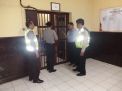 Polsek Pabean Cantikan Lakukan Pengecekan Rutin, Cegah Tahanan Melarikan Diri