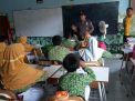 Babinkamtibmas Krembangan Utara Gelar Rabu Narsis, Sampaikan Pesan Rajin Belajar