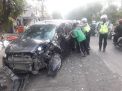 Satlantas Polres Tanjung Perak Tangani Kecelakaan Mobil Vs Truk
