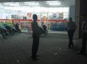 Polsek Kenjeran Gelar Patroli Malam di Mini Market, Antisipasi Kriminalitas