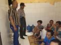 Cegah Tahanan Kabur, Polsek Asemrowo Rutin Lakukan Pengecekan