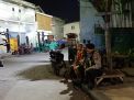 Satsabhara Polres Tanjung Perak Pantau Keamanan Pemukiman Melalui Patroli Rutin