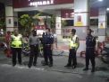 Patroli Malam di SPBU, Polsek Asemrowo Titip Pesan Waspada Jambret