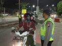 Polsek Kenjeran Lakukan Penyekatan Sepeda Motor Yang Mengarah Ke Madura