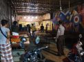 Kanit Reskrim Polsek Kenjeran Pimpin Patroli Malam di Warkop, Bubarkan Para Pengunjung