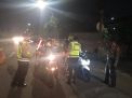 Personil Piket Pospam Check Point Polsek Asemrowo Laksanakan Penyekatan Kendaraan