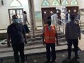 Polsek Krembangan Kawal Pelaksanaan Ibadah Sholat Tarawih Hari Pertama di Masjid Al Ikhlas