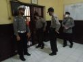 Personil Polsek Pabean Cantikan Lakukan Pengecekan Rutin Ruang Tahanan, Antisipasi Barang Terlarang
