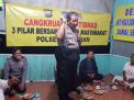 Polsek Kenjeran Sosialisasikan Tertib Lalu Lintas di Cangkrukan Senin Militan