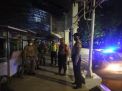 Polsek Semampir Bubarkan Kerumunan & Terapkan Aturan Jam Malam di Warkop