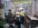 Polsek Krembangan Gelar Operasi Pemberlakuan Jam Malam, Cegah Kerumunan di Warkop & Cafe