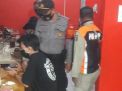 Polsek Krembangan & Satpol PP Lakukan Operasi Penertiban Masker di Warkop Sepanjang Jalan Rembang
