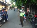 Unit Lantas Polsek Asemrowo Atur Lalu Lintas Sore Antisipasi Kepulangan Karyawan