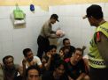 Polsek Asemrowo Cek Tahanan Dipimpin Panit Binmas