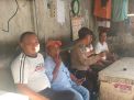 Babinkamtibmas Bongkaran Sampaikan Pesan Tertib Berlalu Lintas Ke Sopir Angkot