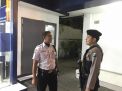 Satsabhara Polres Tanjung Perak Pantau Keamanan Kantor Bank Lewat Patroli Malam