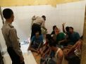 Cegah Tahanan Kabur, Polsek Asemrowo Cek Tahanan Pagi & Malam