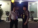 Pantau Keamanan di Kantor Bank, Satsabhara Polres Tanjung Perak Lakukan Patroli Malam